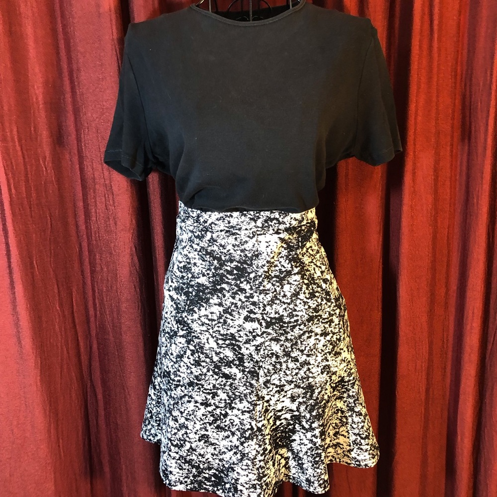 Black & White Pattern Knee Length Skirt